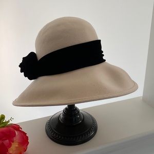 TinaLuxe Wool Hat. Cream with Black Velvet Band with Flower